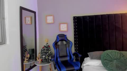 Snapshot of bryan_robayo5 chatting on 12/05/25, 11:30 Bryan online show from 12/05/25, 11:30