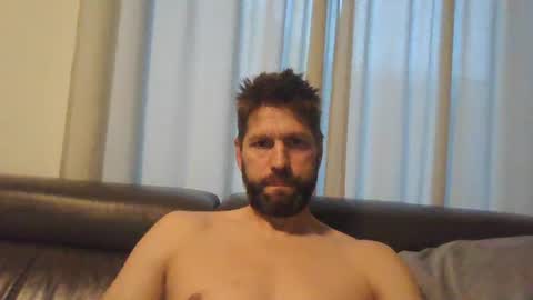 bubblebee1982 online show from 10/19/25, 04:18