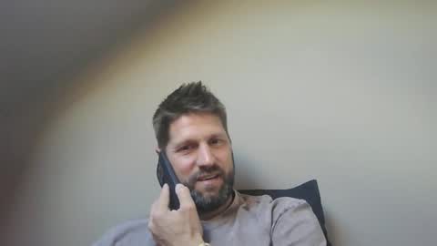 Snapshot of bubblebee1982 chatting on 06/04/26, 03:18 bubblebee1982 online show from 06/04/26, 03:18