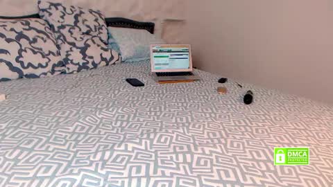 Nylon queen  genuine model who bring pantyhose on chaturbate for first time   the others just copy my room for money  online show from 02/26/26, 06:40