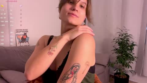 Snapshot of buckwheat_queen chatting on 06/01/26, 07:26 Mira online show from 06/01/26, 07:26