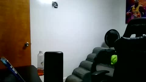 buffsexyman24 online show from 04/01/26, 12:00