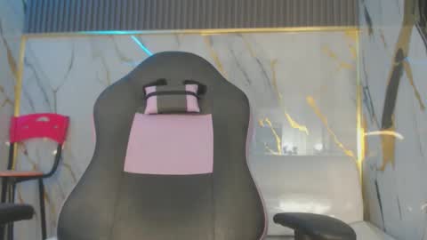 bull_cam online show from 10/22/25, 07:57