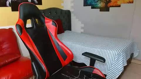 bull_cam online show from 12/19/25, 04:47