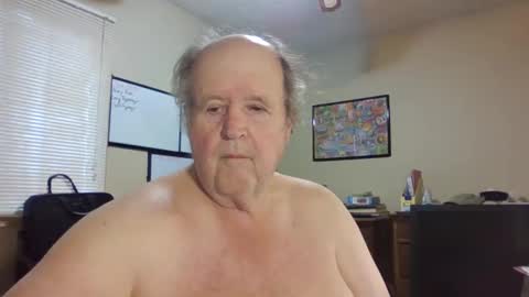 Snapshot of bullfrogg5050 chatting on 10/06/25, 10:18 bullfrogg5050 online show from 10/06/25, 10:18