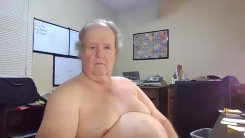 Snapshot of bullfrogg5050 chatting on 10/27/25, 12:15 bullfrogg5050 online show from 10/27/25, 12:15