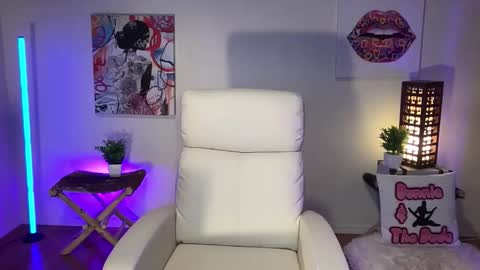 BUNNIE and THE DUDE TheLebowskis online show from 01/13/26, 05:13