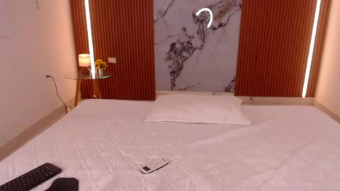 Rossi Hill online show from 04/05/26, 12:24