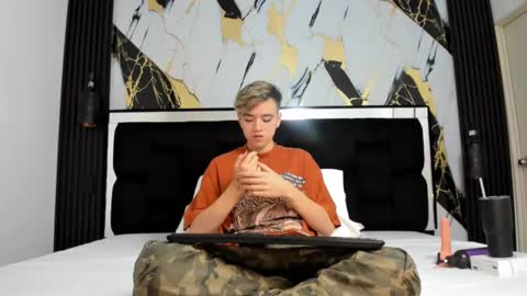Snapshot of bunny_maxxi chatting on 12/12/24, 12:44 bunny online show from 12/12/24, 12:44