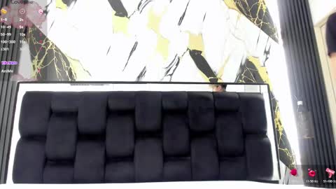 Snapshot of bunny_maxxi chatting on 01/19/25, 01:01 bunny online show from 01/19/25, 01:01