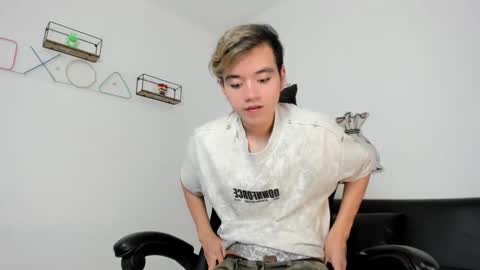 Snapshot of bunny_maxxi chatting on 01/28/25, 12:43 bunny online show from 01/28/25, 12:43