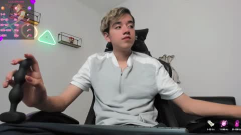 Snapshot of bunny_maxxi chatting on 02/04/25, 03:47 bunny online show from 02/04/25, 03:47