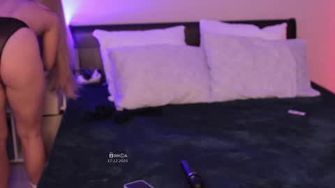 B U N N Y online show from 12/17/24, 03:06