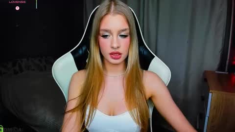 Snapshot of bunny_wetty chatting on 11/06/25, 07:15 ruslana online show from 11/06/25, 07:15