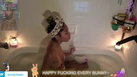 Tokki  bunny  online show from 10/18/25, 05:21