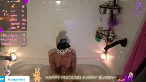 Tokki  bunny  online show from 11/15/25, 09:21