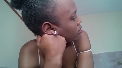 bunnydiva_ online show from 10/04/25, 09:18