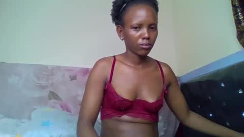 bunnydiva_ online show from 10/19/25, 04:51