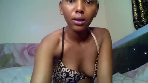 bunnydiva_ online show from 12/15/25, 12:37