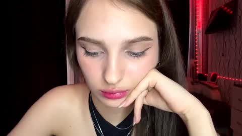 Snapshot of bunnytrussel chatting on 05/11/26, 02:45 Bella online show from 05/11/26, 02:45