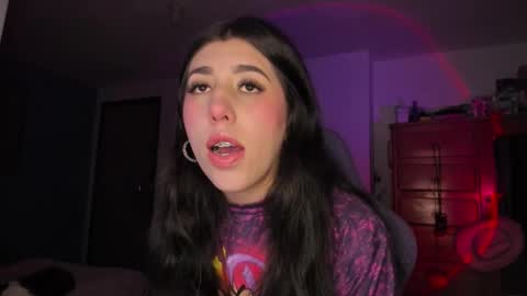 Snapshot of bunnyy09 chatting on 09/16/25, 05:03 Jess online show from 09/16/25, 05:03