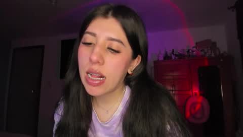 Snapshot of bunnyy09 chatting on 10/28/25, 02:37 Jess online show from 10/28/25, 02:37