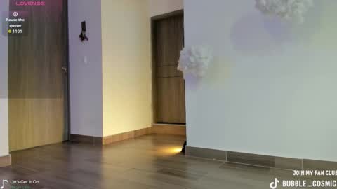 Im Val Welcome to my room My instagram Bubble cosmic online show from 03/19/26, 08:46