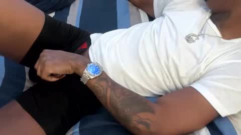 Snapshot of burgerboy06 chatting on 02/19/25, 01:17 burgerboy06 online show from 02/19/25, 01:17