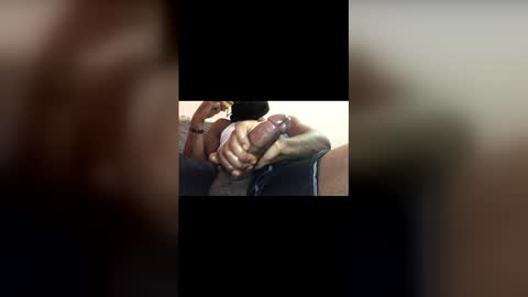 Snapshot of burgerboy06 chatting on 12/17/25, 07:14 burgerboy06 online show from 12/17/25, 07:14