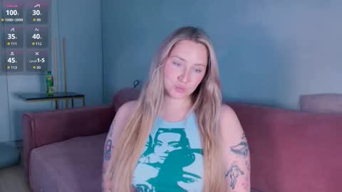 Snapshot of burn_lissa chatting on 09/19/25, 07:36 Lissa online show from 09/19/25, 07:36