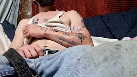 Snapshot of buster18hymen chatting on 09/16/25, 04:24 Buster18Hymen online show from 09/16/25, 04:24