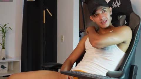 Buster independent model online show from 04/22/26, 04:19