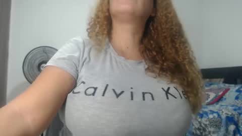 Snapshot of bustyamanda_ chatting on 02/21/25, 04:18 Amanda online show from 02/21/25, 04:18