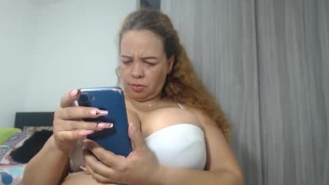 Snapshot of bustyamanda_ chatting on 03/04/25, 05:03 Amanda online show from 03/04/25, 05:03