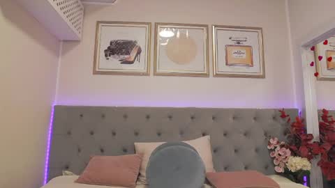      online between 6AM and 2PM EET almost everyday. online show from 04/08/26, 03:28