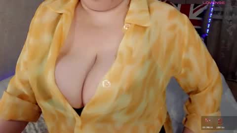 Snapshot of bustyyyheart chatting on 07/19/26, 03:43 Marina online show from 07/19/26, 03:43