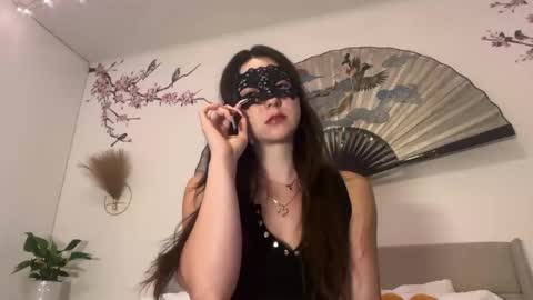 busy_bee69 online show from 06/01/26, 04:36