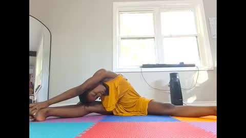 Snapshot of butt3rcup chatting on 09/27/25, 10:37 Goddess online show from 09/27/25, 10:37