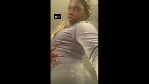 butterfliou124 online show from 04/19/26, 06:54