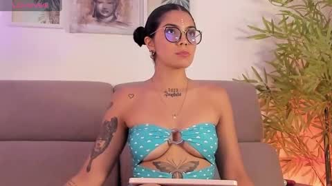 butterflyy1 online show from 12/04/24, 08:29