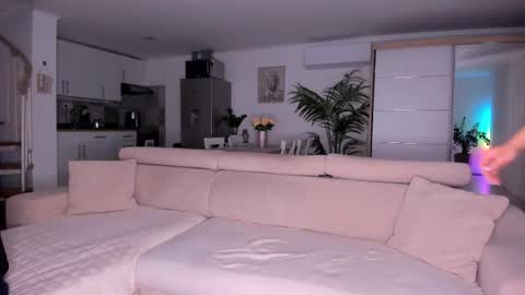 Nicolah  Steven Bond online show from 11/14/25, 07:45