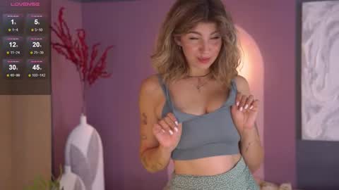 Kira online show from 09/17/25, 03:14