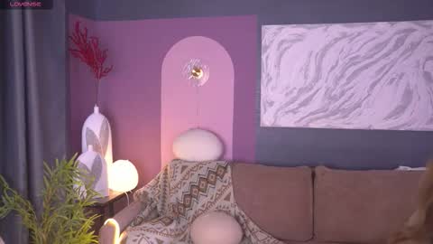 Kira online show from 10/14/25, 12:17