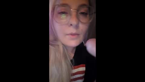 Snapshot of c0ck_queen chatting on 06/11/26, 03:26 Momuknow online show from 06/11/26, 03:26
