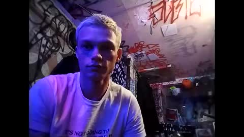 Snapshot of c4r4melncr34m chatting on 11/01/25, 11:51 KILLY online show from 11/01/25, 11:51