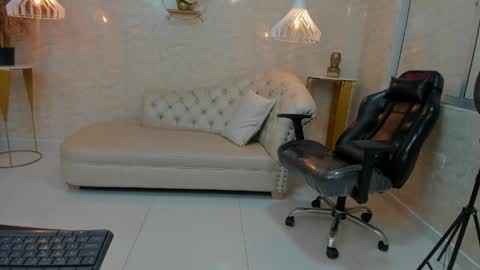Snapshot of caamii_sweett chatting on 04/26/26, 07:50 Camii Sweet online show from 04/26/26, 07:50