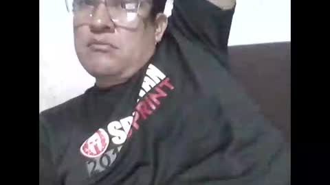 Snapshot of cachito83915 chatting on 02/14/26, 04:09 Cachudosexy online show from 02/14/26, 04:09