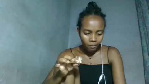 Snapshot of caella98 chatting on 05/01/26, 01:26 caella98 online show from 05/01/26, 01:26