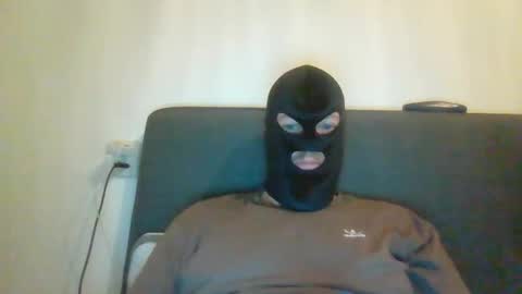 Snapshot of cagegag31 chatting on 11/16/25, 10:32 cagegag31 online show from 11/16/25, 10:32