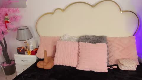 Snapshot of cahitlinbel chatting on 12/23/25, 06:00 Cahitlin online show from 12/23/25, 06:00